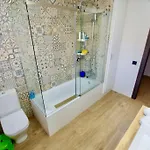 V&v Lloret-villa Wilma, Casa A 800m Playa Fenals Con Aire Acondicionado Y Piscina Comunitaria Con Jardin Λορέτ Ντε Μαρ